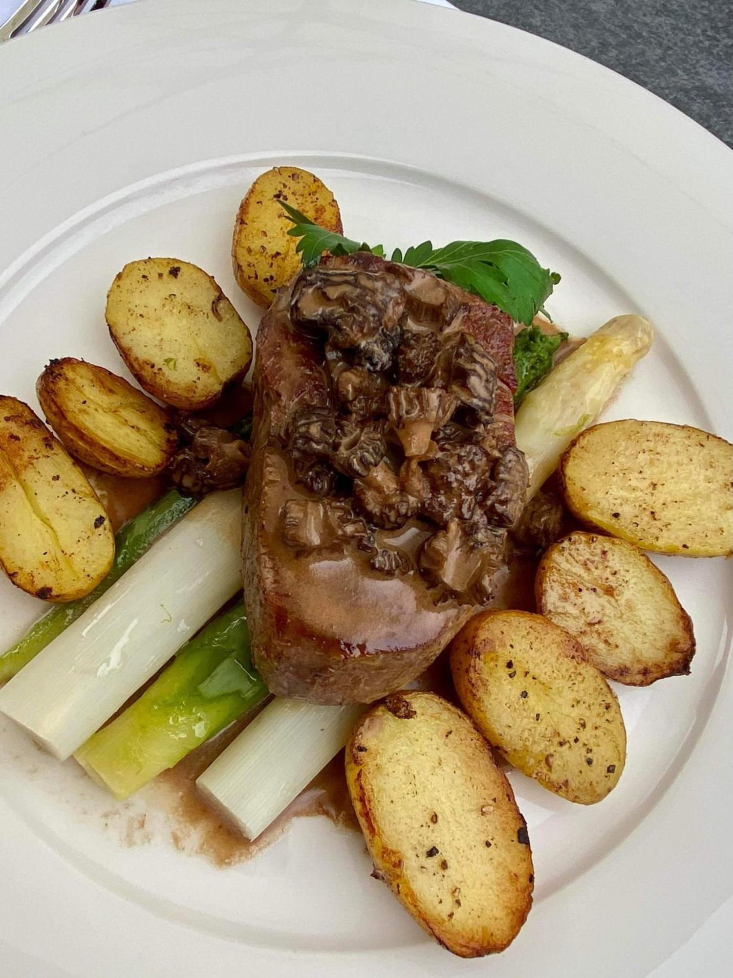 Hotel Restaurant Croix Blanche Sugiez エクステリア 写真
