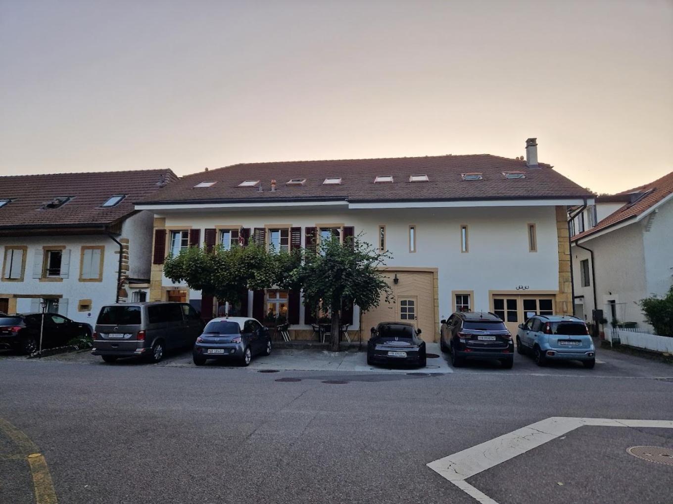 Hotel Restaurant Croix Blanche Sugiez エクステリア 写真